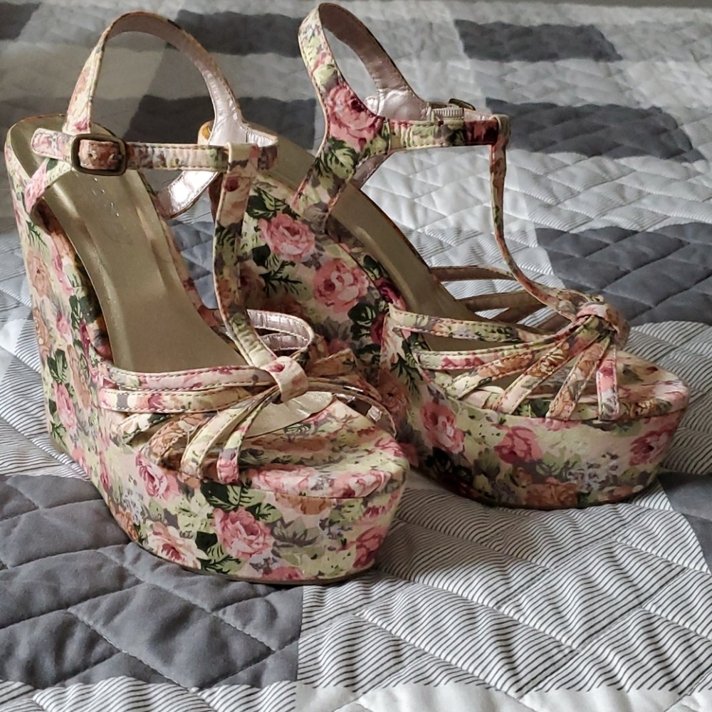 🌸 Floral Wedges 🌸